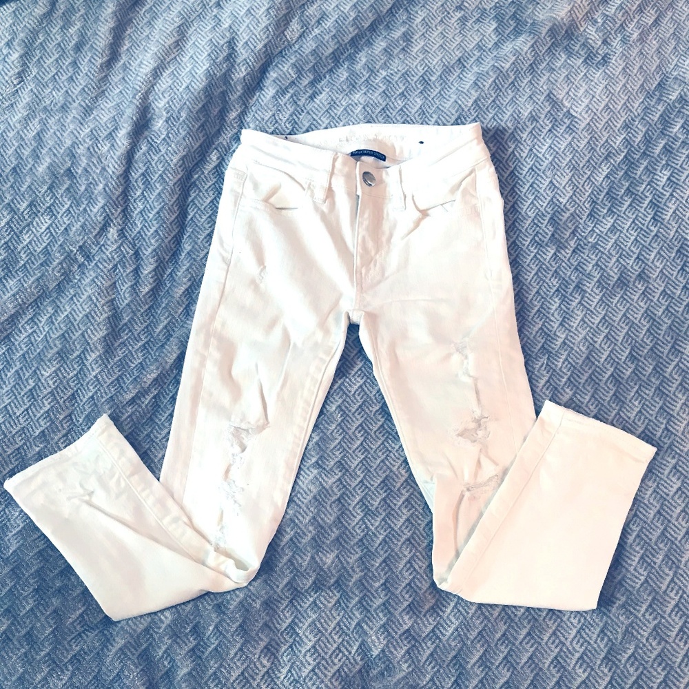 American Eagle White Capri Jeans